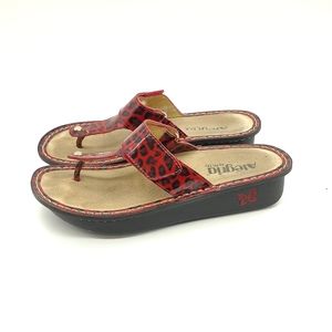 Alegria Pg Lite Thong Prong Cheetah Sandals